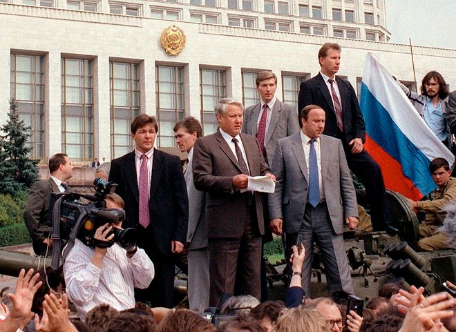 Ельцин на танке.jpg